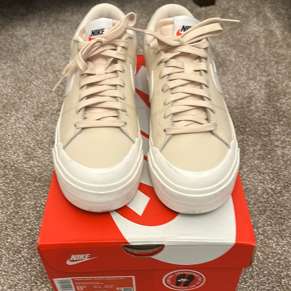 Nike Women's Court Legacy Lift